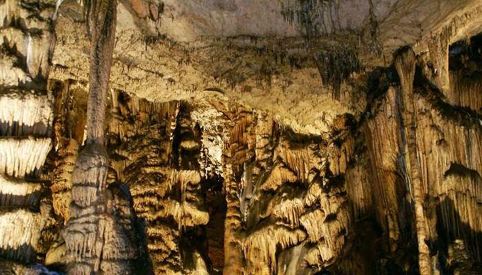 Aggtelek Karst: Accueil de nombreuses grottes mystérieuses