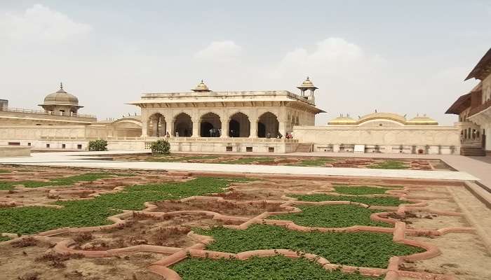 Try to take a trip to Khas Mahal when visiting the Agra Museum. 