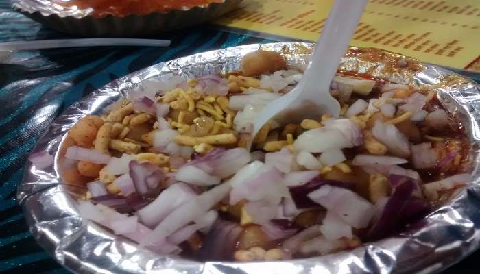  Food at restaurants near Geeta Bhawan Indore 