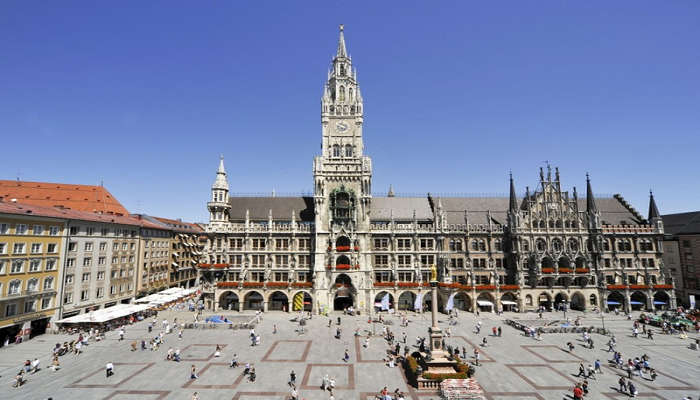 Panaromic view of the Marienplatz in Munich 