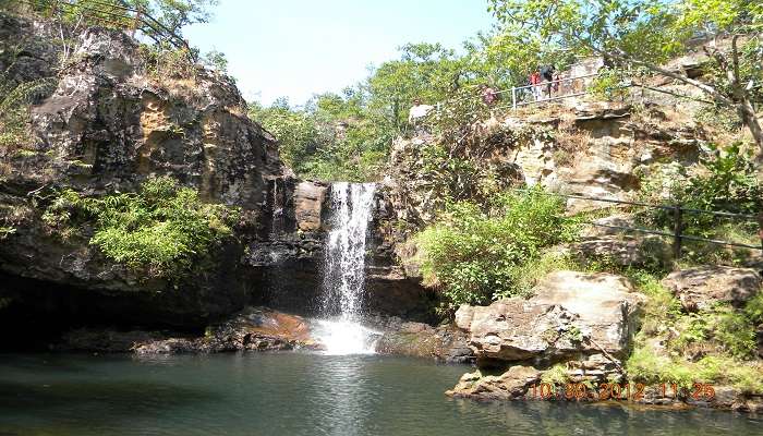 Amazing views of Bee Falls 