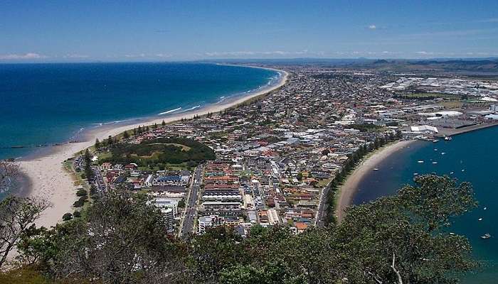 You can get a complete view of Tauranga from Mt Maunganui.