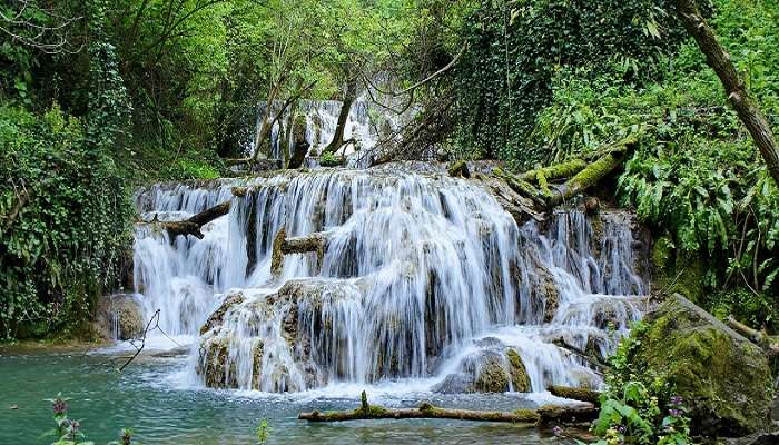 La vue magnifique de Cascades de Kothapally