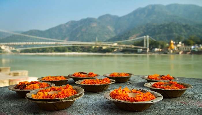 Light the diyas on the banks of the sacred river Ganga