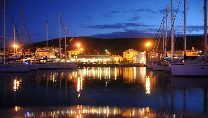 Çeşme Marina is a contemporarily nice luxury location perfect for a leisure walk 