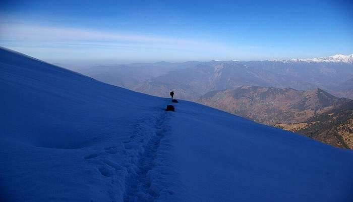 the view of surrounding from chopta on a sunny and clear day