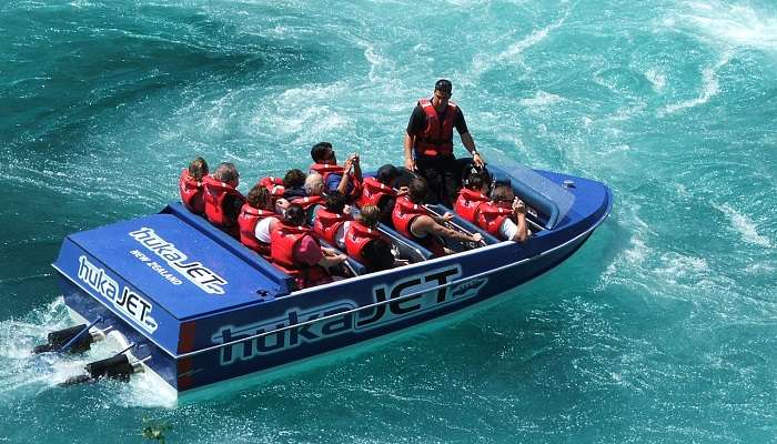 Détendez-vous et profitez de la beauté naturelle des chutes Huka