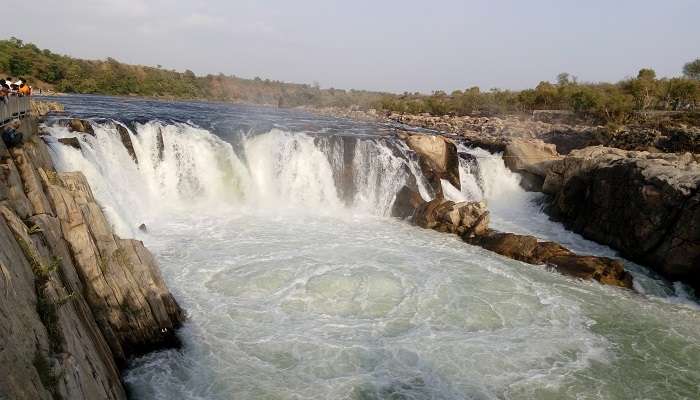 A hazy atmosphere at Dhuandhar Falls 