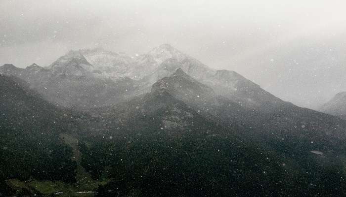 The true charm and beauty of Munsiyari winter months lie in the snowfall