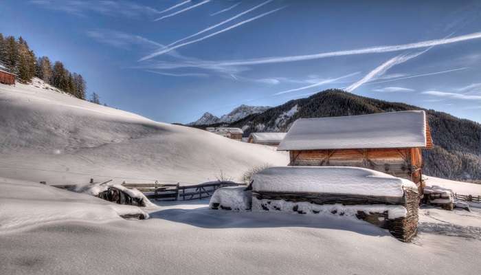 Wooden house in Tungnath