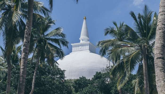 The sea kisses the sandy beaches and all is quiet and calm at Matara Paravi Duwa Temple.