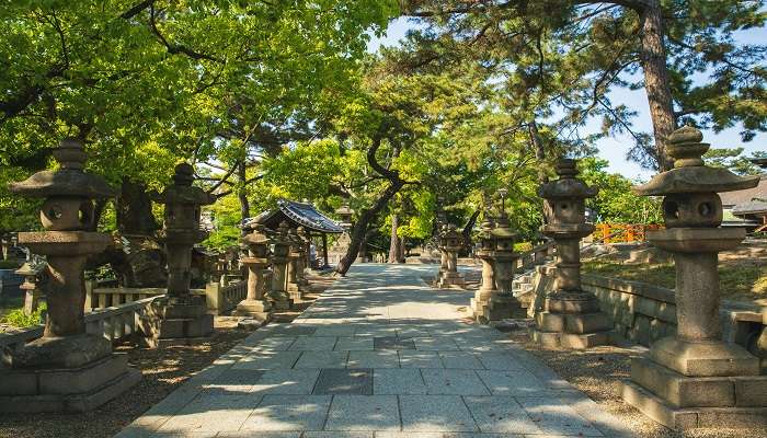 This expansive park offers a refreshing escape into nature with its well-maintained gardens