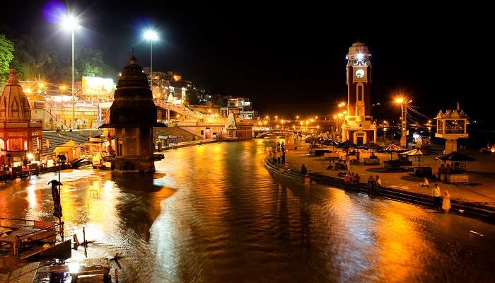 La vue nocturne de Fleuve GangaHaridwar