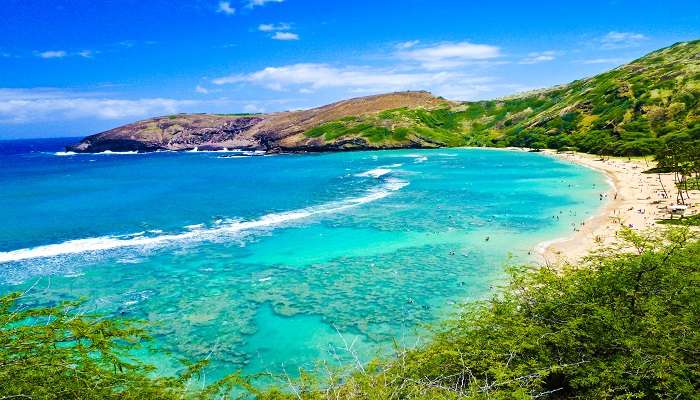 Visit Snorkelling Bay in Oahu in Hawaii, among the places to visit during Thanksgiving.