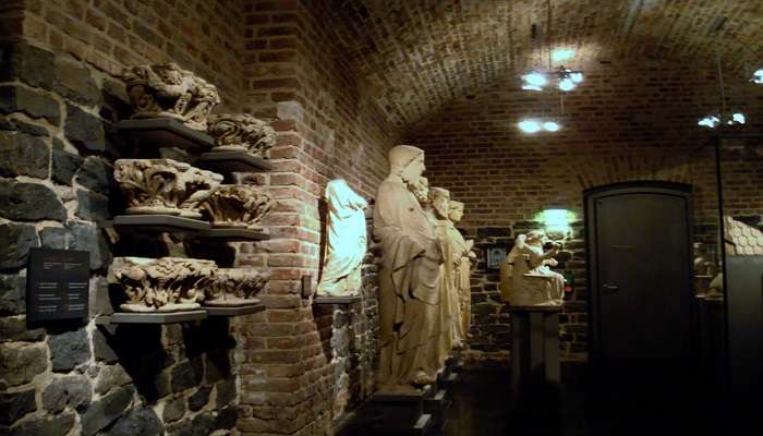 Sculptures inside the treasury 