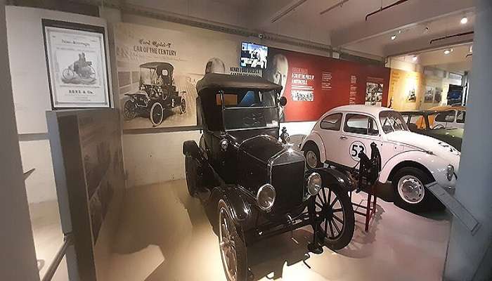 Vintage car on display in Gedee Car Museum