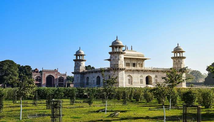 Itimad-ud-Daulah's Tomb a best Places To Visit In Agra In 1 day