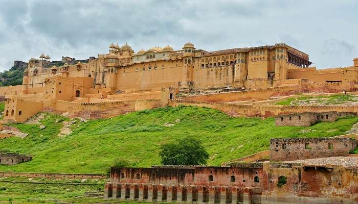 Jaigarh Fort to explore.