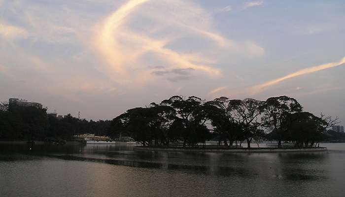 The tranquil tranquillity at the lake.