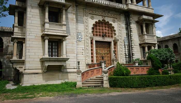 explore Kirti Mandir. 