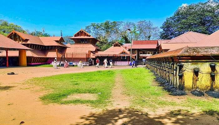 Devotees at the Kodungallur Bhagavathy Temple during the Baharani Festival