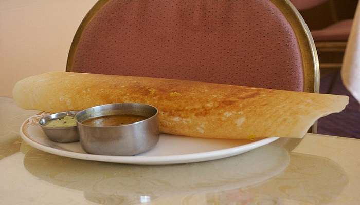 Try Dosa served at Konark Kanteerava, which is one of the famous Cubbon Park Restaurants