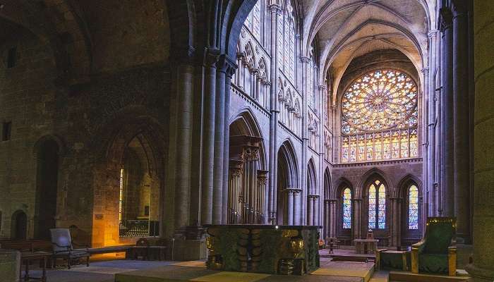  Be mesmerised by the traditional churches. Plan your cultural trip now! 