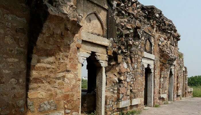 Dive into the history and architectural brilliance of the Tughlaq era. Plan your visit to Bijay Mandal now!