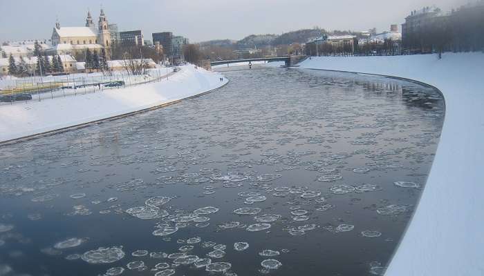 Le toit enneigé de Vilnius