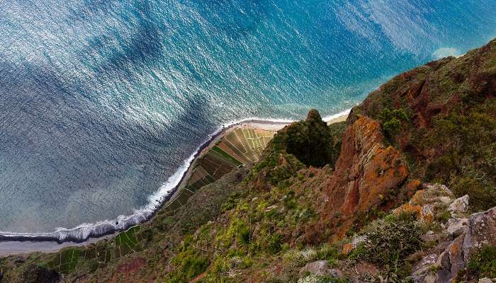 La vue magnifique de la bord de mer en Madeira