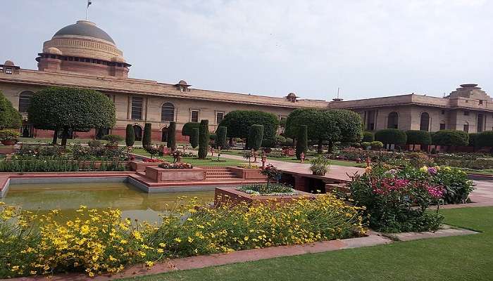 Mughal Gardens in Srinagar