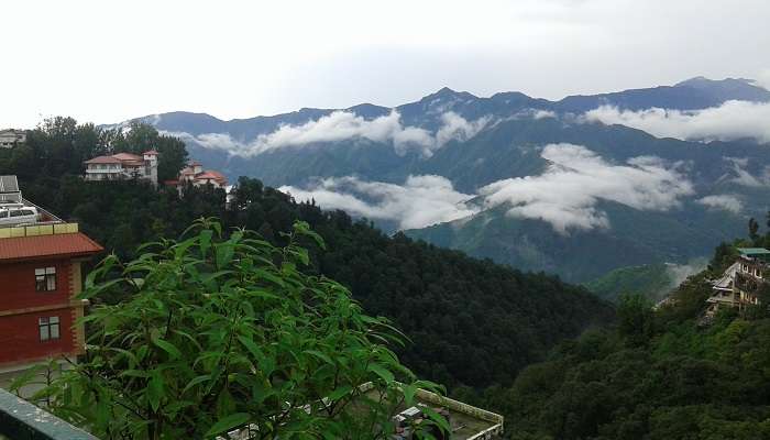 La vue de montagne de Mussoorie