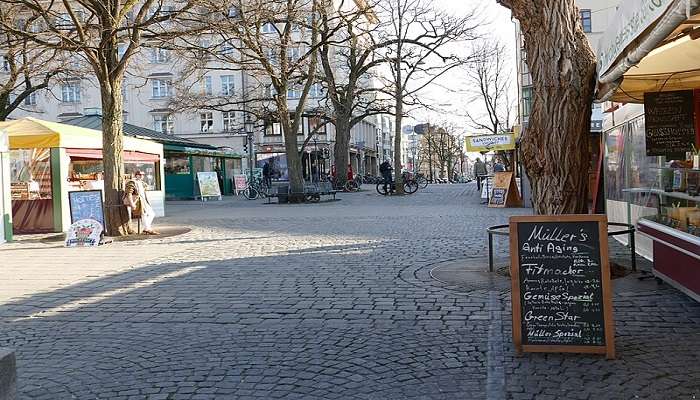 Explore the Viktualienmarkt with family 