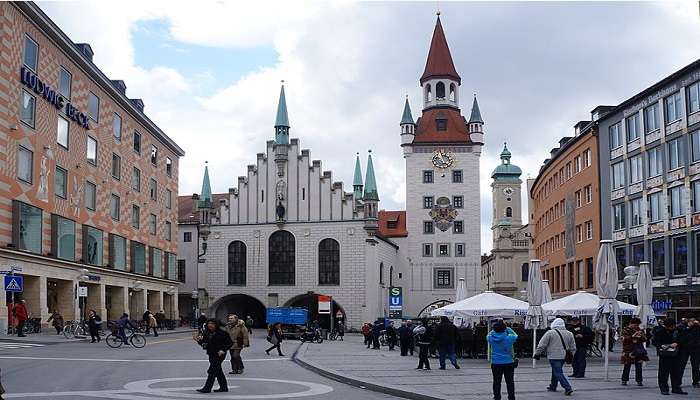 Explore Altes Rathaus located near the Marienplatz in Munich 