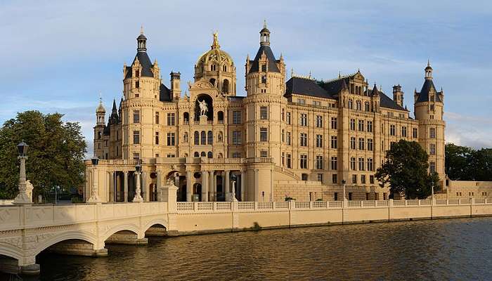 Enjoy the pleasing view of the Schwerin Castle in Germany 