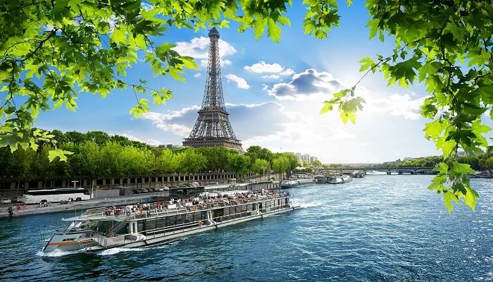 Go on a boat trip to the Sienne in Paris.