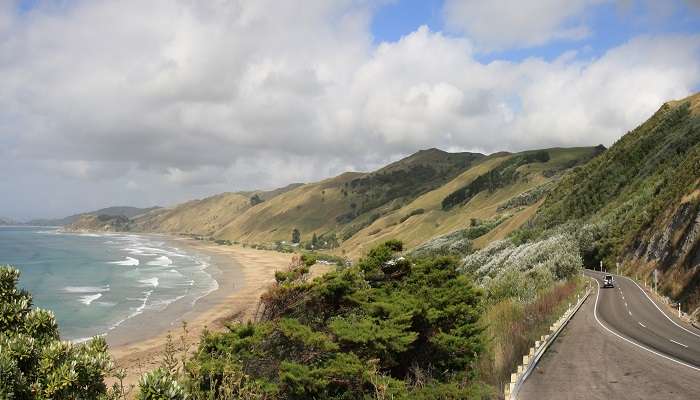 La vue incroyable de la plage de Wainui Beach