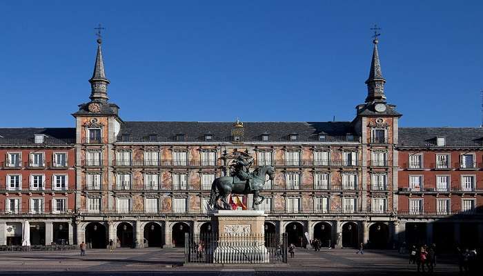 Enjoy the ambience at Plaza Mayor Madrid