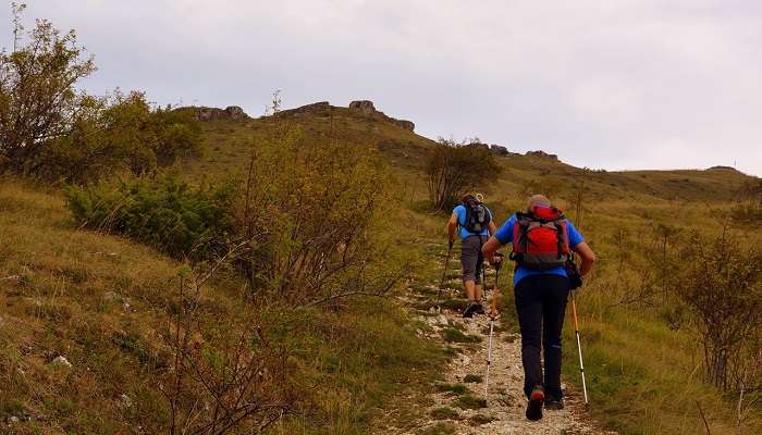 Quotient aventure: Randonnée et camping sur les collines éloignées