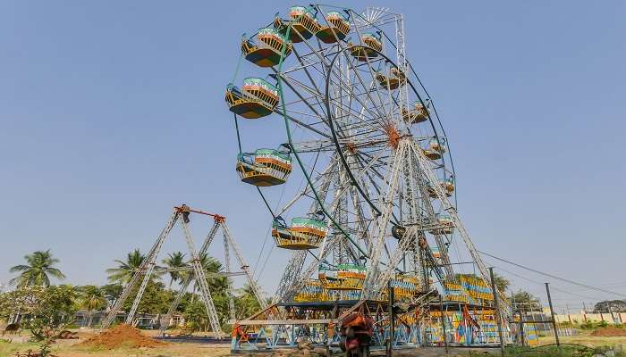 Ferris Wheel in Rajiv Gandhi Park near Gannavaram 