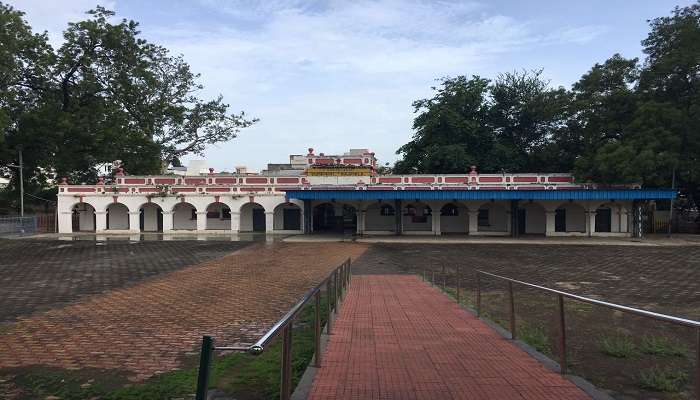 This is the magnificent front elevation of Rajvant Palace at Rajpipla, near the Nareshwar Mandir Gujarat. 