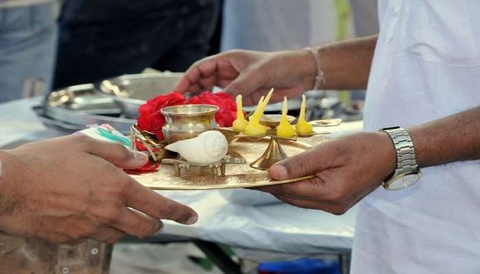 Devotees offering prayers at Kanch Temple, Indore