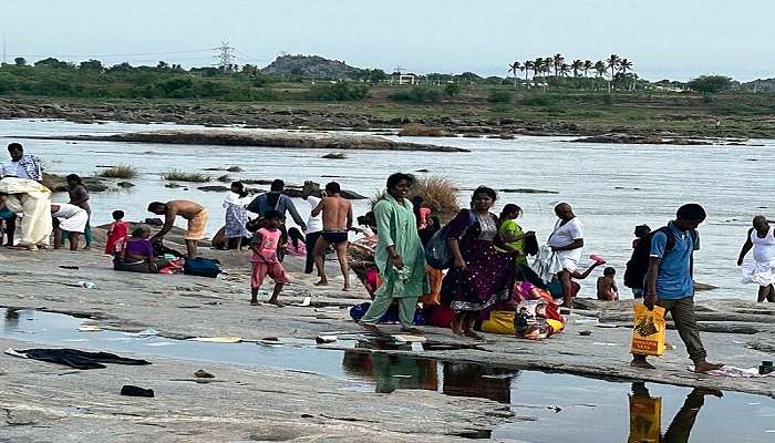 Tungabhadra River next to Sri Raghavendra Swamy Mutt