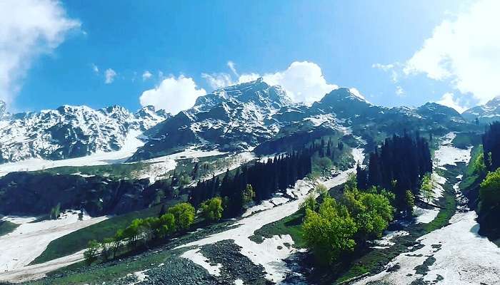 A beautiful mountain winter in Sonamarg, Kashmir, India near the Nichnai pass.