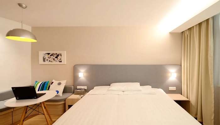 A well decorated room in a hotel