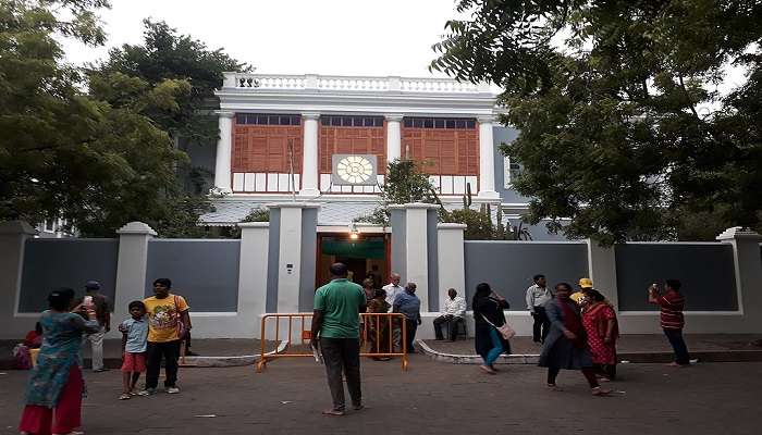 Sri Aurobindo Ashram a best places to visit in Pondicherry in 1 day.