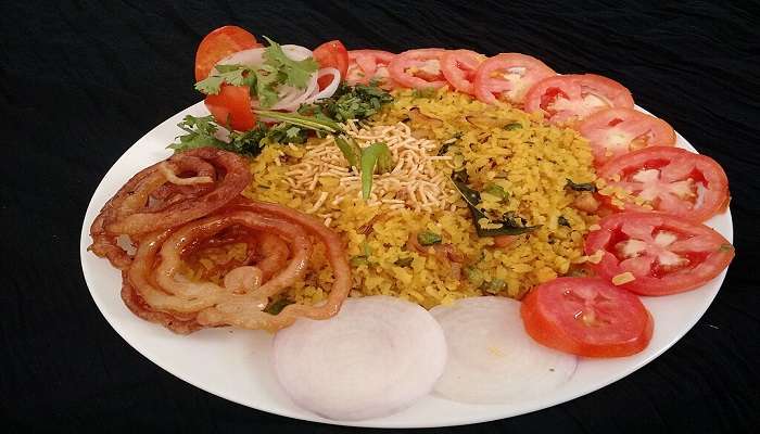 A plate of sumptuous poha and jalebi