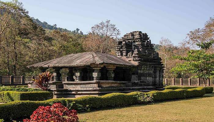 External view of the Tambdi Surla Temple