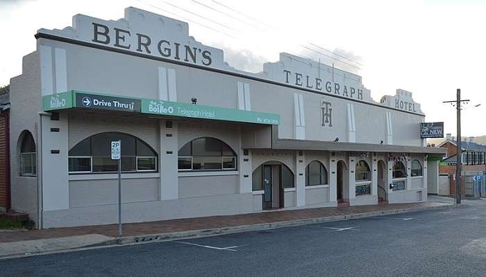 Facade of the Tele​​graph Hotel, Tenterfield a top pub.