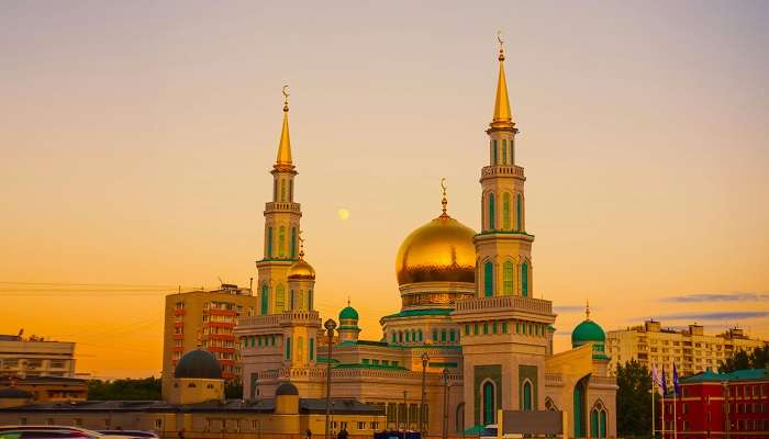 Go to the Al-Abbasy Mosque near Port Said to offer prayers and admire the layout. 